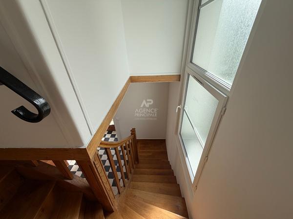 "Vélizy Mairie" Jolie maison individuelle de 4 pièces 92,46 m² rénovée avec garage, cave et jardins ! Loyer 2 650 €/mois **  - Référence  28542