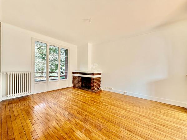 "Vélizy Mairie" Jolie maison individuelle de 4 pièces 92,46 m² rénovée avec garage, cave et jardins ! Loyer 2 650 €/mois **  - Référence  28542