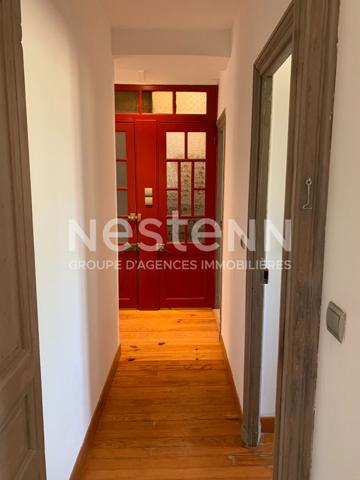 CARCASSONNE immeuble mixte avec local commercial libre et habitation T3 louée avec terrasse piscine