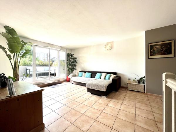 Marseille (13013) MARSEILLE 13013 / La Rose village - Duplex 4/5 pièces de 104 m2, terrasses et garage double.