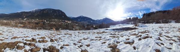 Grand terrain constructible Et viabilisé  Briançon expo sud
