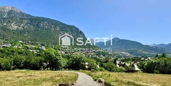 Grand terrain constructible Et viabilisé  Briançon expo sud
