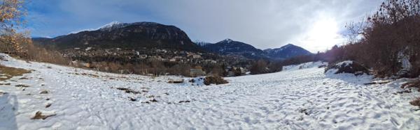 Grand terrain constructible Et viabilisé  Briançon expo sud