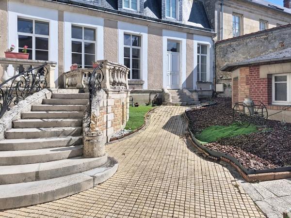 Location                                                      Appartement
                        
                     3 pièces                      86 m2                     à Laon