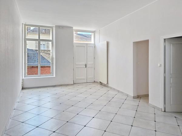Location                                                      Appartement
                        
                     3 pièces                      86 m2                     à Laon