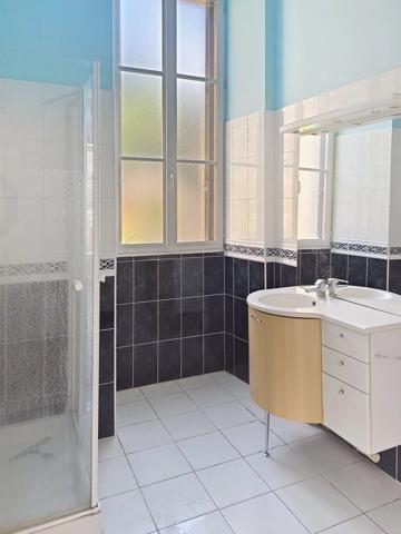 Location                                                      Appartement
                        
                     3 pièces                      86 m2                     à Laon