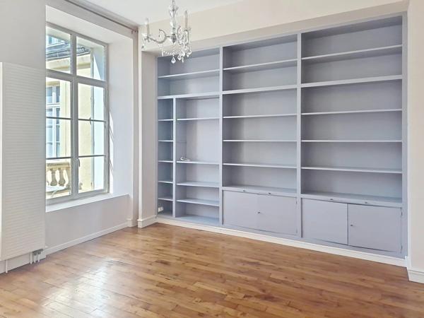 Location                                                      Appartement
                        
                     3 pièces                      86 m2                     à Laon