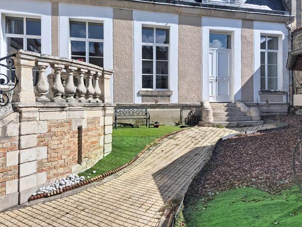 Location                                                      Appartement
                        
                     3 pièces                      86 m2                     à Laon