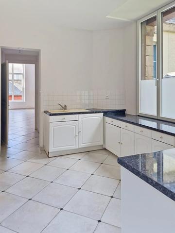Location                                                      Appartement
                        
                     3 pièces                      86 m2                     à Laon