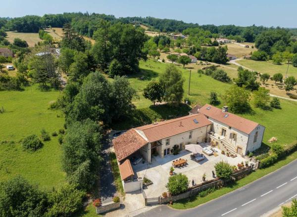 Maison ancienne - Gourdon EXCLUSIVITE - SECTEUR CAZALS - Charme et authenticité pour cet ancien Corps de Ferme Quercynois restauré sur 2251 m² arborés avec piscine