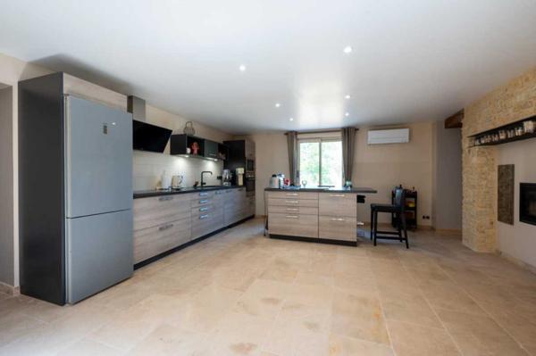 Maison ancienne - Gourdon EXCLUSIVITE - SECTEUR CAZALS - Charme et authenticité pour cet ancien Corps de Ferme Quercynois restauré sur 2251 m² arborés avec piscine