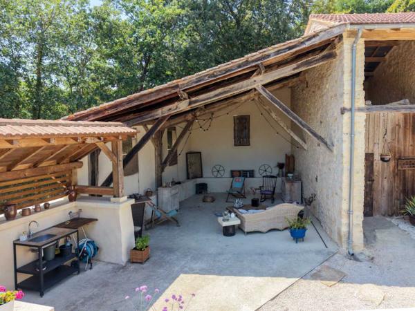 Maison ancienne - Gourdon EXCLUSIVITE - SECTEUR CAZALS - Charme et authenticité pour cet ancien Corps de Ferme Quercynois restauré sur 2251 m² arborés avec piscine