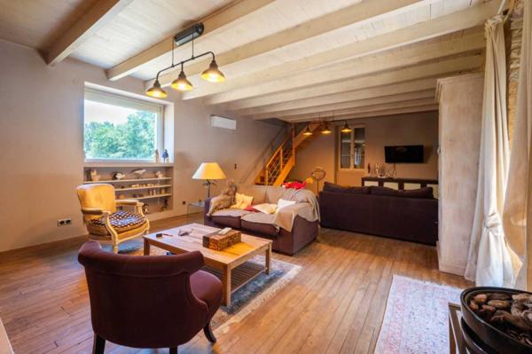 Maison ancienne - Gourdon EXCLUSIVITE - SECTEUR CAZALS - Charme et authenticité pour cet ancien Corps de Ferme Quercynois restauré sur 2251 m² arborés avec piscine