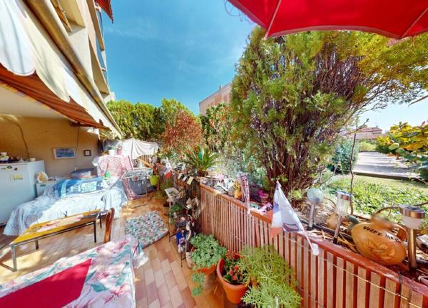 Appartement à vendre    1 pièce • 43 m2 Hyères