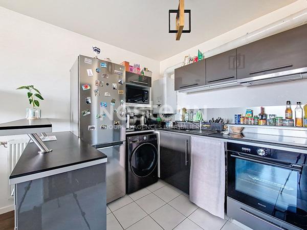 À vendre appartement 2 pièces au dernier étage avec ascenseur quartier de la Croix Bonnet