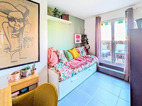 DUPLEX DERNIER ÉTAGE AVEC TERRASSE, VUE DÉGAGÉE JUSQU’À LA TOUR EIFFEL