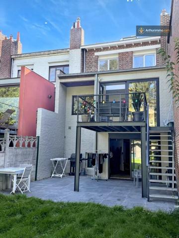 Vente                                                      Maison
                        
                     6 pièces                      134 m2                     à Lambersart