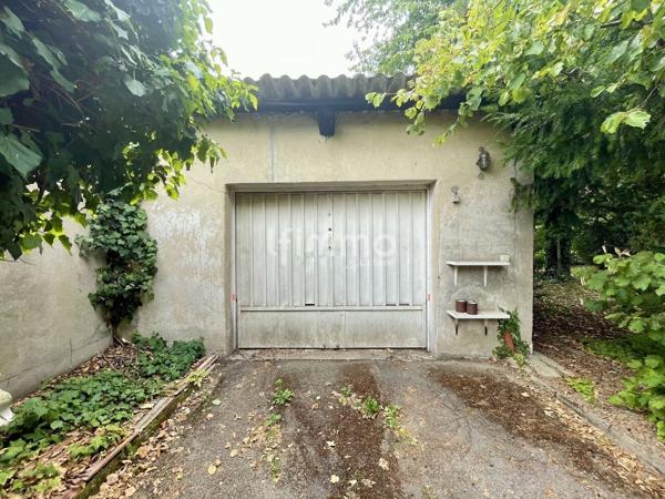 Maison de maître de 1925 à rénover sur un grand terrain arboré