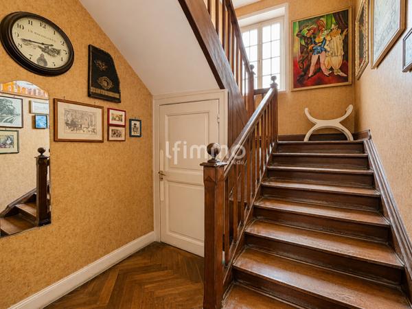 Maison de maître de 1925 à rénover sur un grand terrain arboré