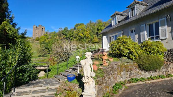 A Tournemire, vallée de la Doire, au pied du Chateau d'Anjony, à Vendre Maison de type 5 d'une surface de 155 m², avec jardin et garage.