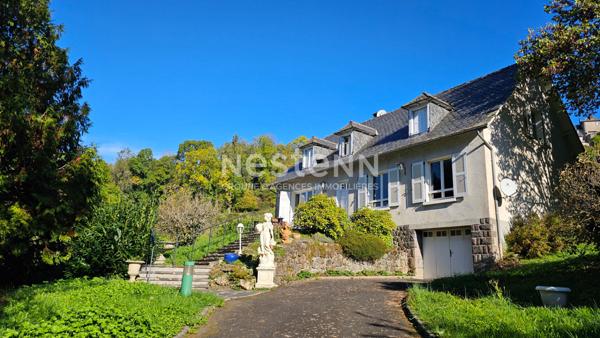 A Tournemire, vallée de la Doire, au pied du Chateau d'Anjony, à Vendre Maison de type 5 d'une surface de 155 m², avec jardin et garage.