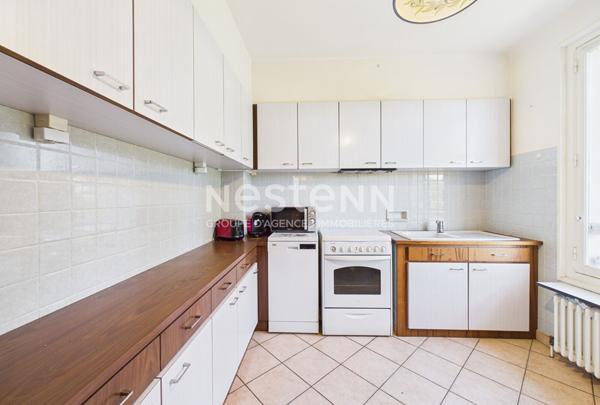 A Tournemire, vallée de la Doire, au pied du Chateau d'Anjony, à Vendre Maison de type 5 d'une surface de 155 m², avec jardin et garage.