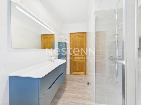 A Tournemire, vallée de la Doire, au pied du Chateau d'Anjony, à Vendre Maison de type 5 d'une surface de 155 m², avec jardin et garage.