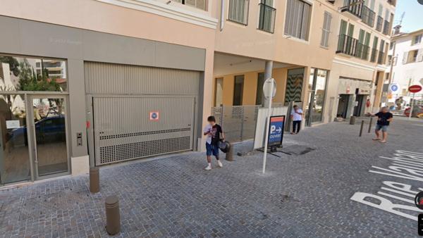 4 places dans un garage de plus de 50 m2