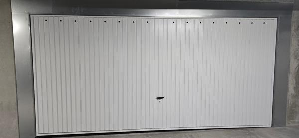 4 places dans un garage de plus de 50 m2