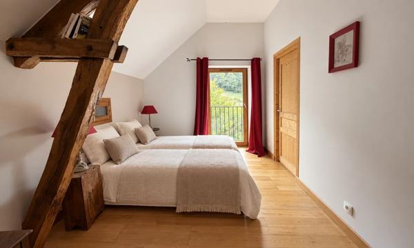 Vente                                                      Maison
                        
                                         250 m2                     à Gourdon