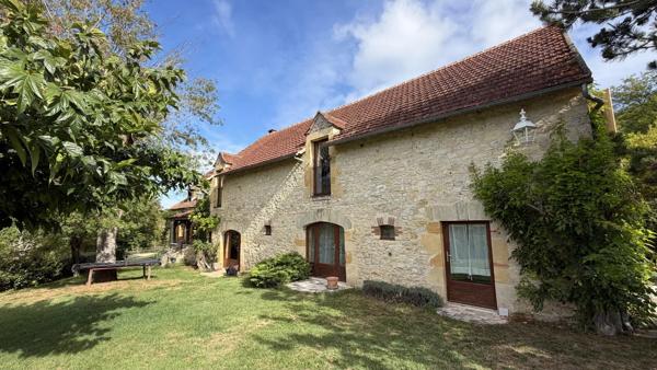 Vente                                                      Maison
                        
                                         250 m2                     à Gourdon
