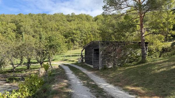 Vente                                                      Maison
                        
                                         250 m2                     à Gourdon