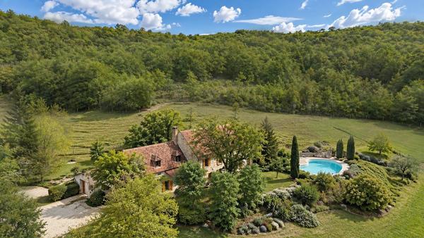 Vente                                                      Maison
                        
                                         250 m2                     à Gourdon
