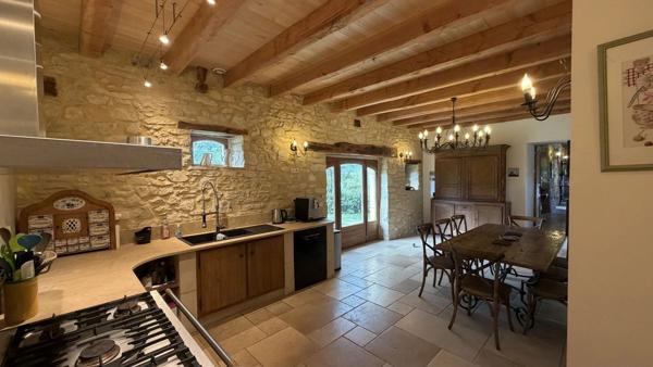 Vente                                                      Maison
                        
                                         250 m2                     à Gourdon