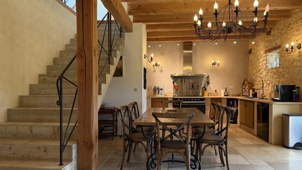 Vente                                                      Maison
                        
                                         250 m2                     à Gourdon