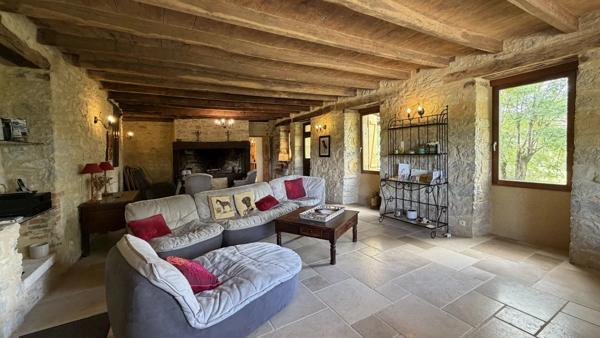 Vente                                                      Maison
                        
                                         250 m2                     à Gourdon
