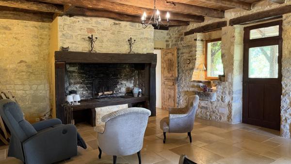 Vente                                                      Maison
                        
                                         250 m2                     à Gourdon