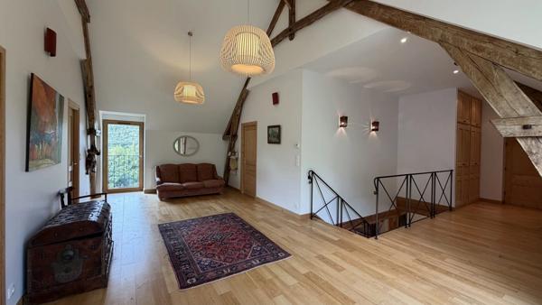 Vente                                                      Maison
                        
                                         250 m2                     à Gourdon
