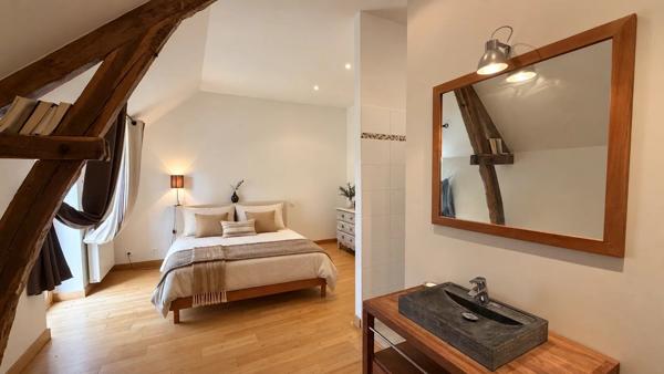 Vente                                                      Maison
                        
                                         250 m2                     à Gourdon