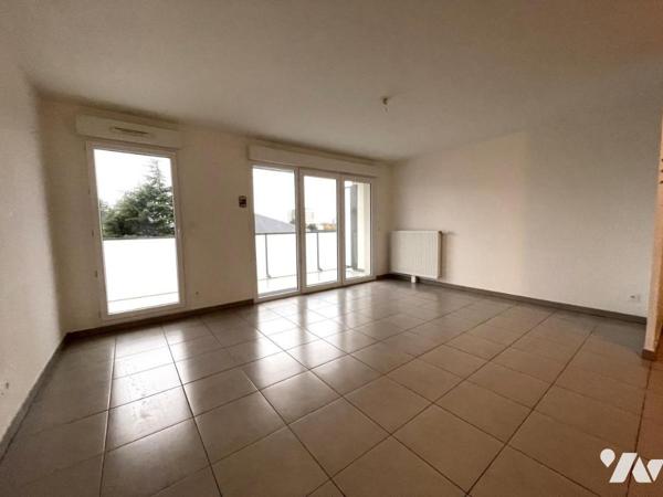 APPARTEMENT RECENT A MONT-SAINT-AIGNAN AVEC PARKING