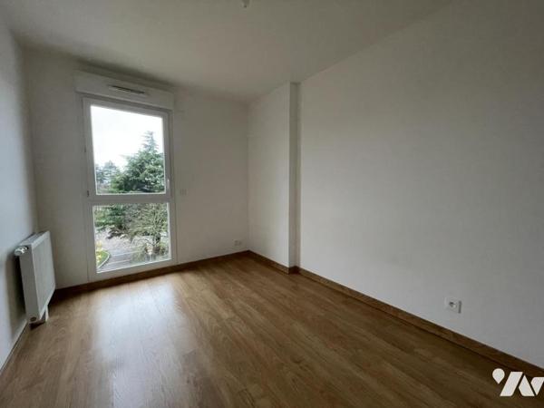 APPARTEMENT RECENT A MONT-SAINT-AIGNAN AVEC PARKING