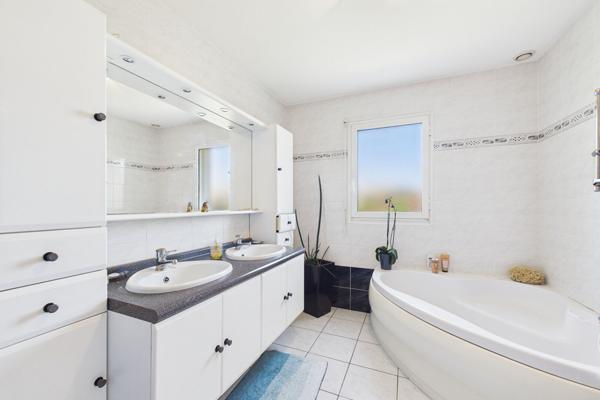 Maison 8 pièces 204.26 m2