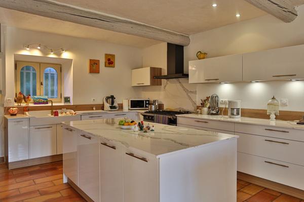 Vente Maison de luxe Taillades 19 Pièces 311 m²