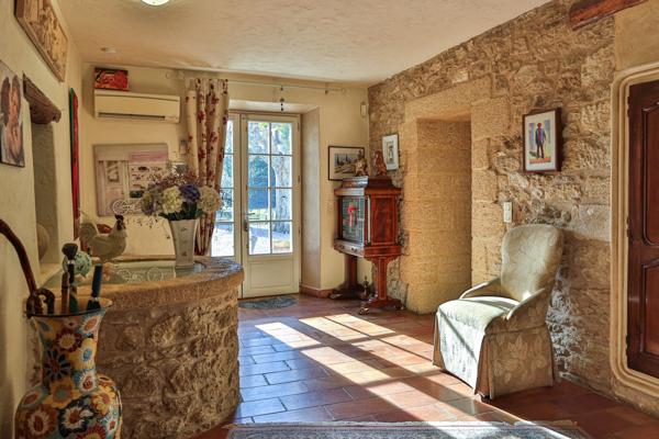 Vente Maison de luxe Taillades 19 Pièces 311 m²