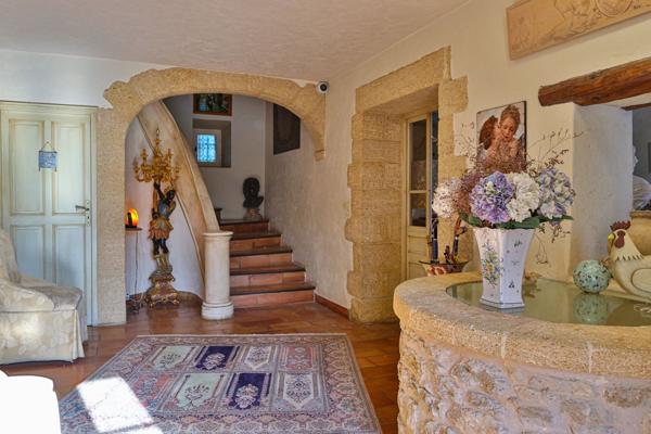 Vente Maison de luxe Taillades 19 Pièces 311 m²