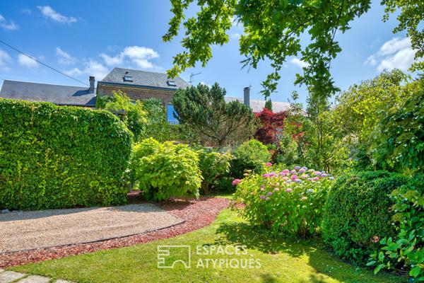 Maison de caractère abritée au coeur d’un jardin paysager d’exception