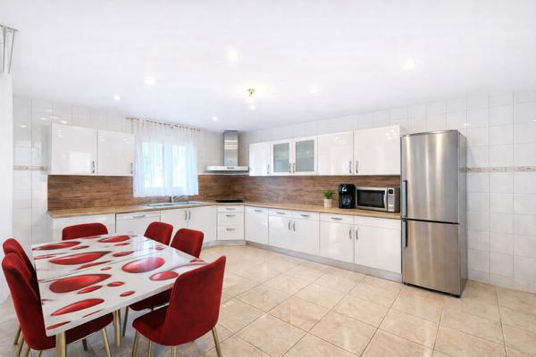 Roussillon (38150) Maison de plain-pied spacieuse – 4 chambres – DPE B – Tout à pied, secteur prisé de Roussillon