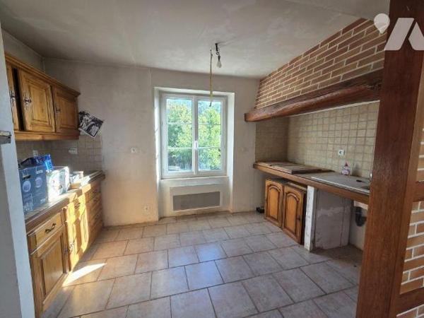 A VENDRE à VERPILLIERES SUR OURCE (10360), une maison d'habitation d'environ 68 m², comprenant ...