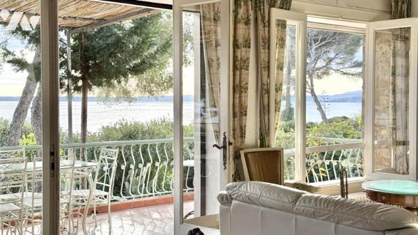 LES ISSAMBRES - L’élégance d’un lieu, la proximité immédiate de la mer