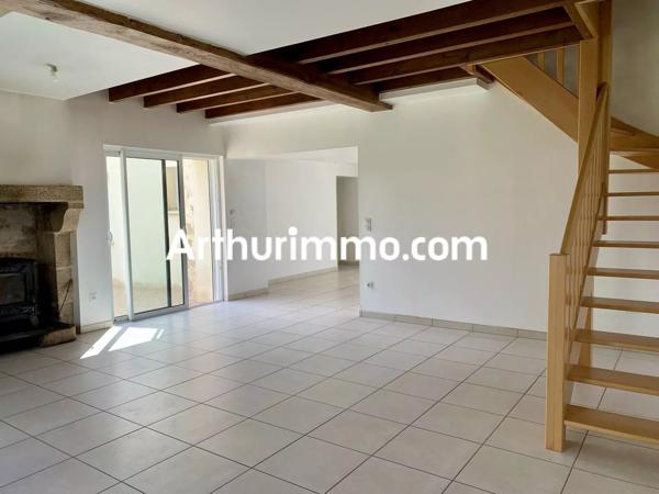 Vente                                                      Maison
                        
                     4 pièces                      121 m2                     à Saint-Amand-sur-Sèvre